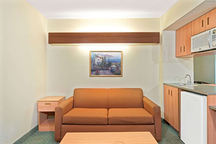 1 Queen Bed Accessible (11 of 32)