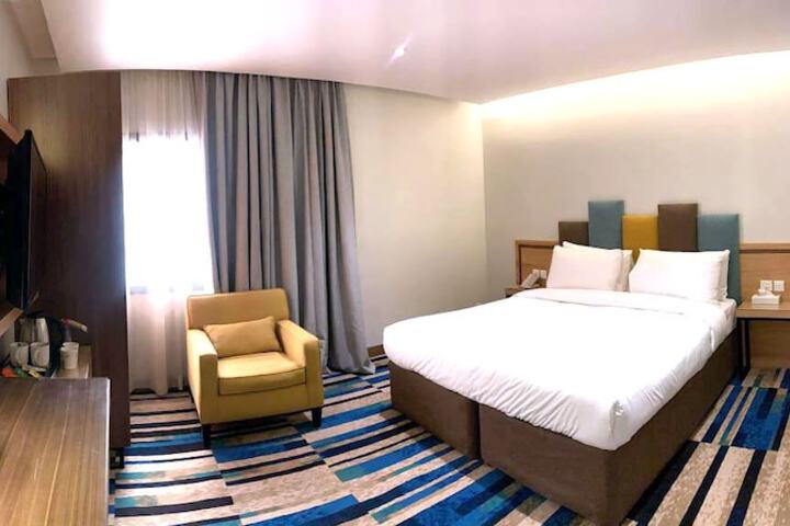 Room 9 of 32