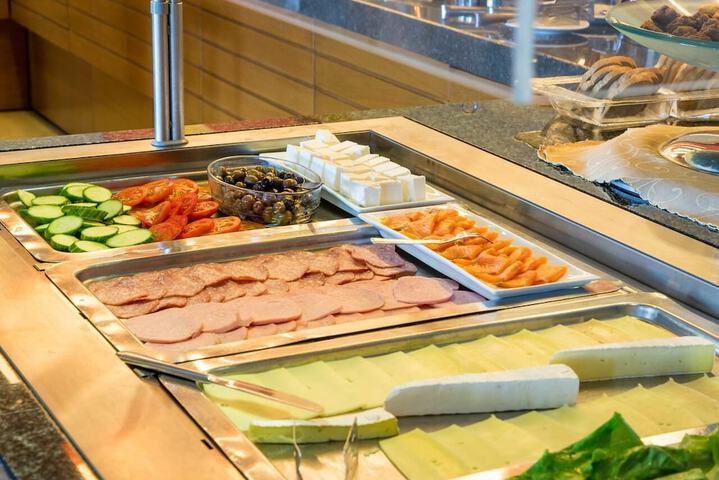 Breakfast buffet