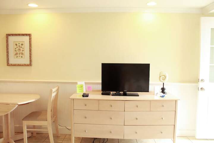 Room 33 of 230