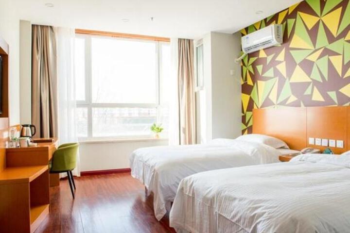Room 4 of 7