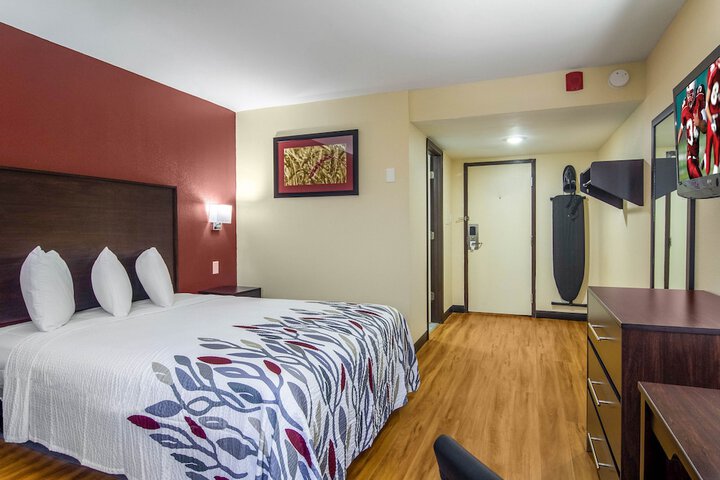 1 King Bed (16 of 19)