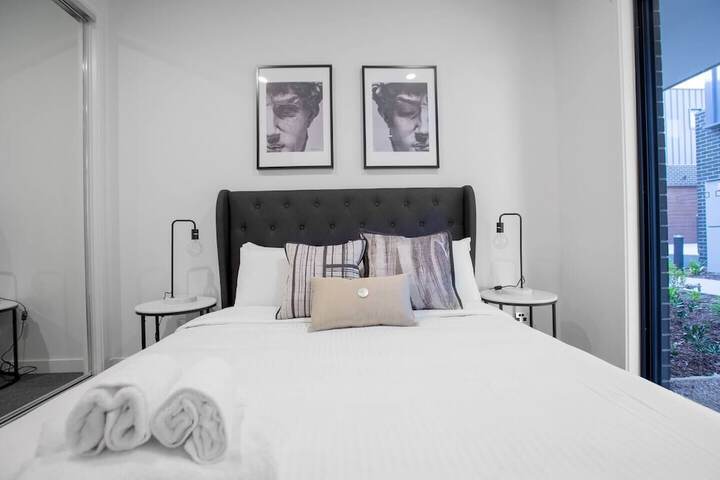 Room 4 of 16