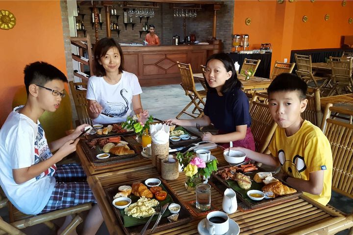 Breakfast/Coffee Service 90 of 109
