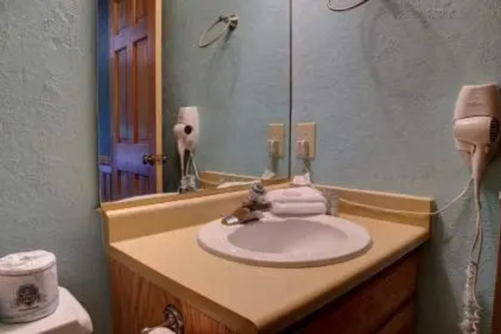 Room 5 of 6
