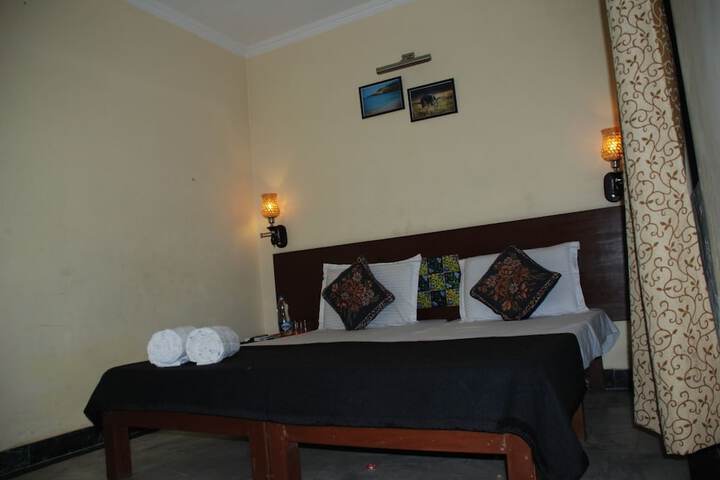 Room 4 of 7