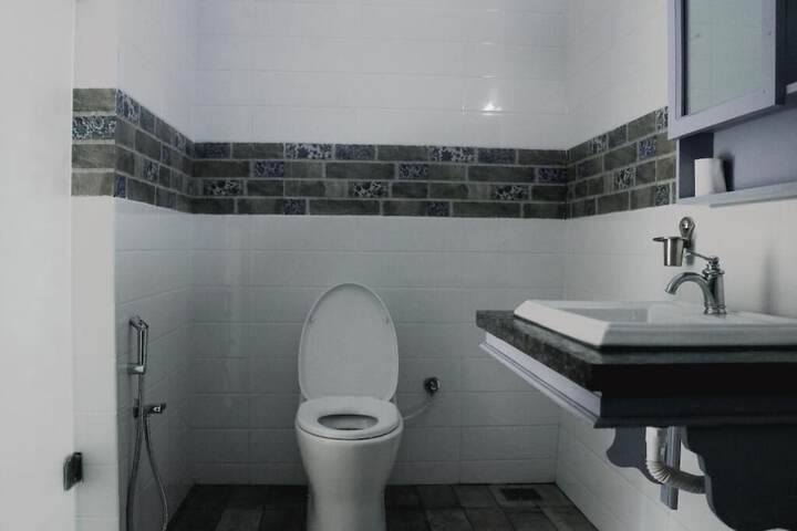 Room 14 of 33