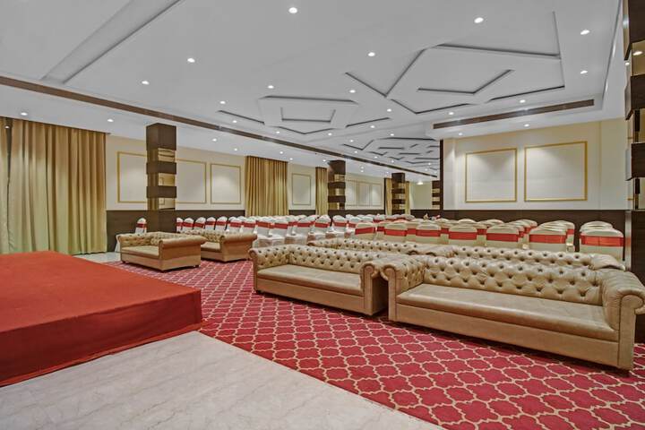 Ballroom/Hall 31 of 45