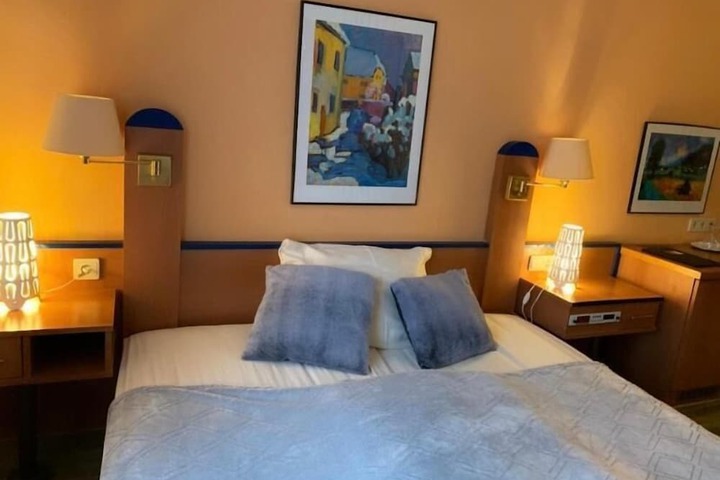 Room 11 of 53