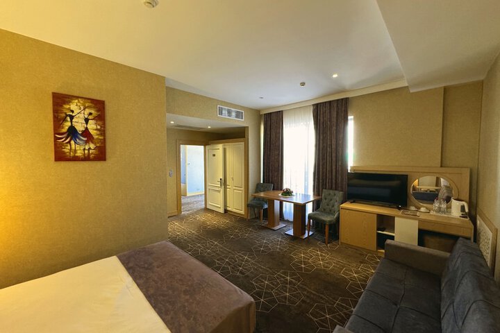 Room 34 of 64