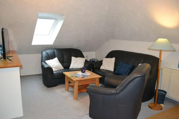 Room 4 of 12