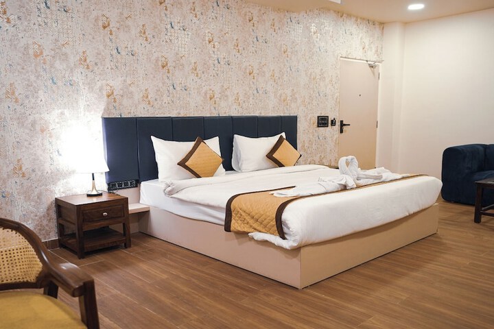 Room 13 of 21