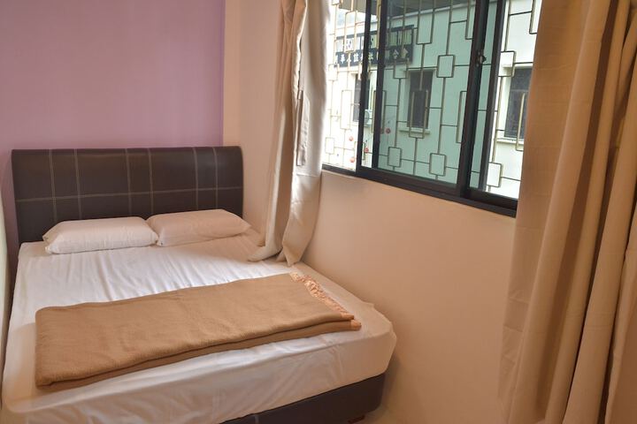 Room 13 of 34