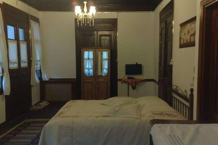 Room 4 of 15