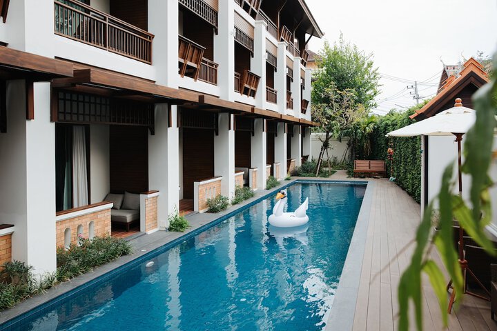 Pool 50 of 91