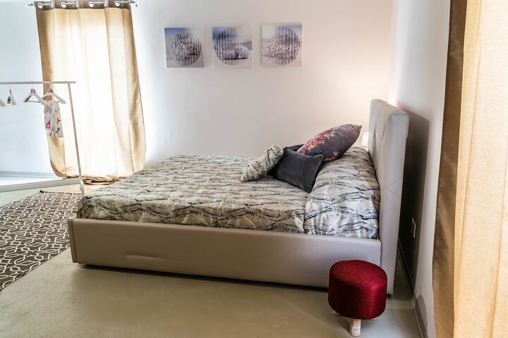 Room 18 of 27