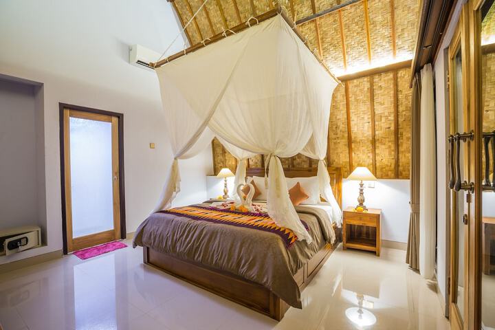 Room 6 of 32