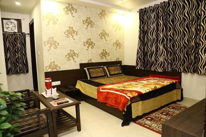 Room 17 of 31