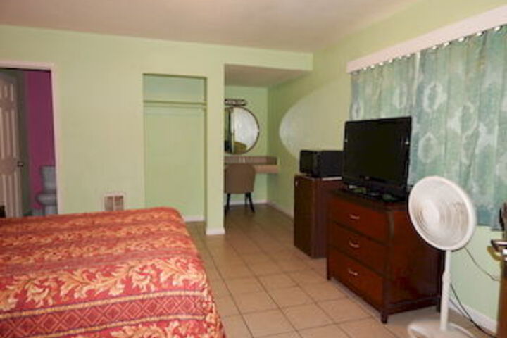 Room 10 of 20