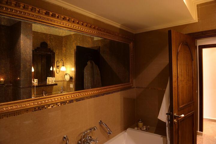 Room 41 of 80