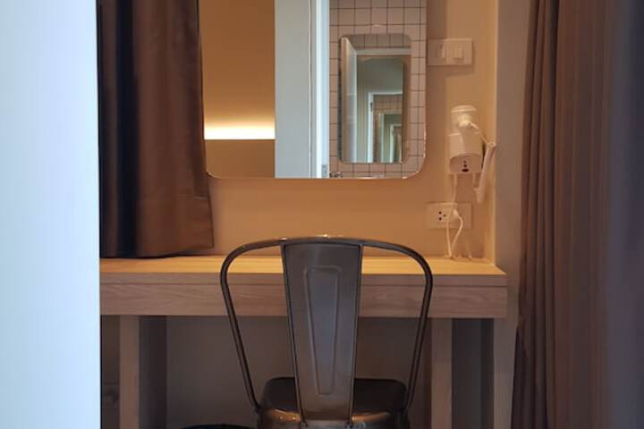 Room 13 of 31