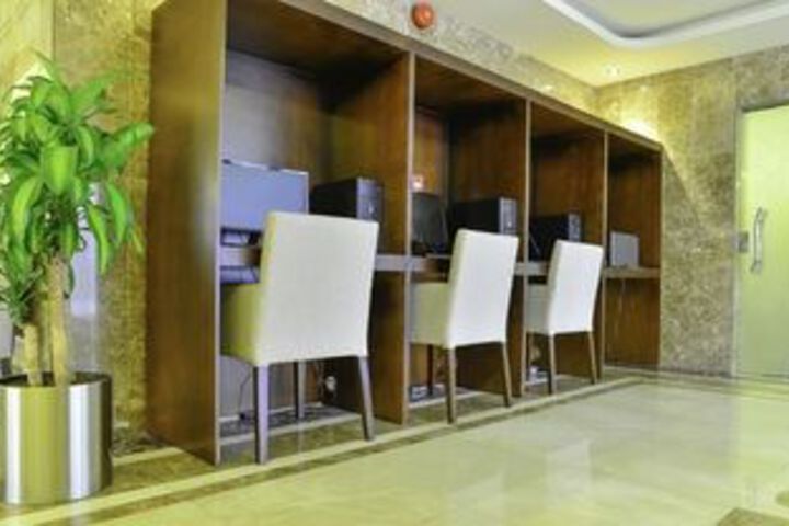 Business Center 7 of 51