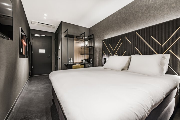 Room 9 of 44
