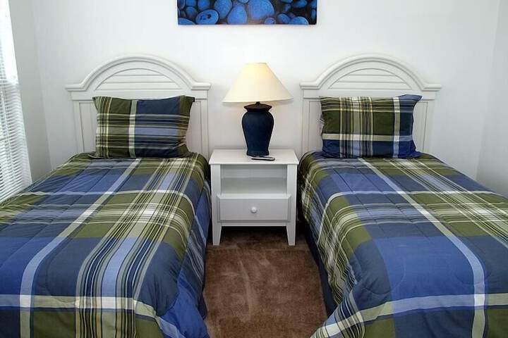 Room 3 of 28