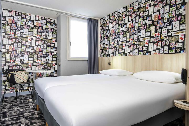 Room 4 of 39