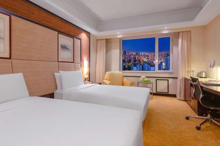 Room 25 of 42
