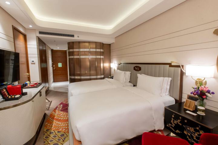 Room 10 of 129