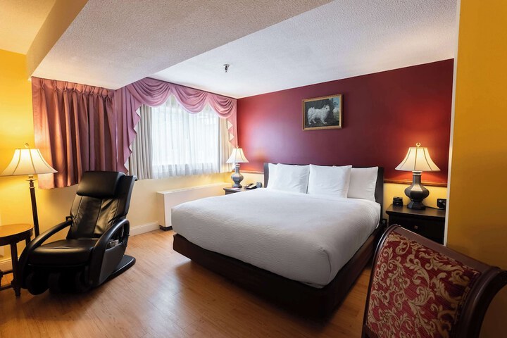 1 King Bed (38 of 39)