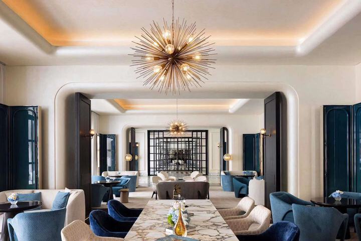 Lounge 43 of 61
