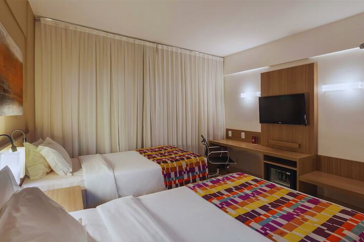 Room 28 of 69
