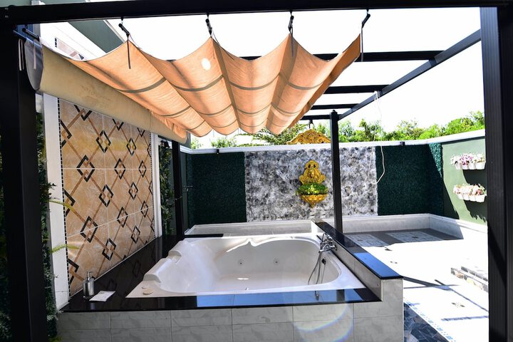 Hot Tub 47 of 58