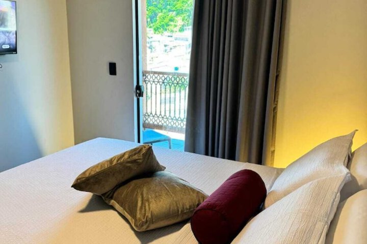 Room 11 of 30