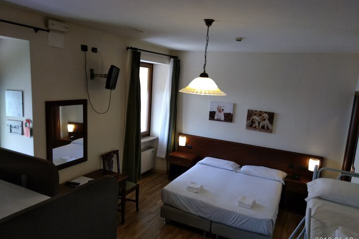 Room 10 of 29