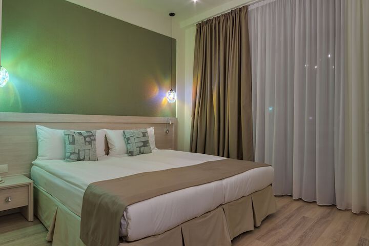 Room 27 of 113