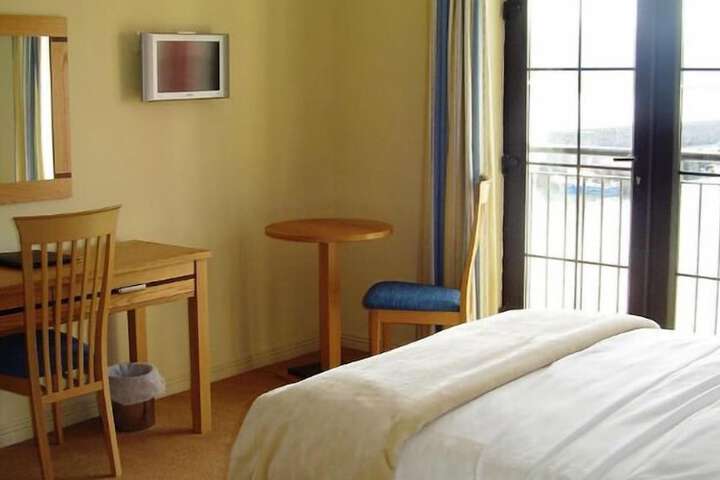 Room 6 of 45