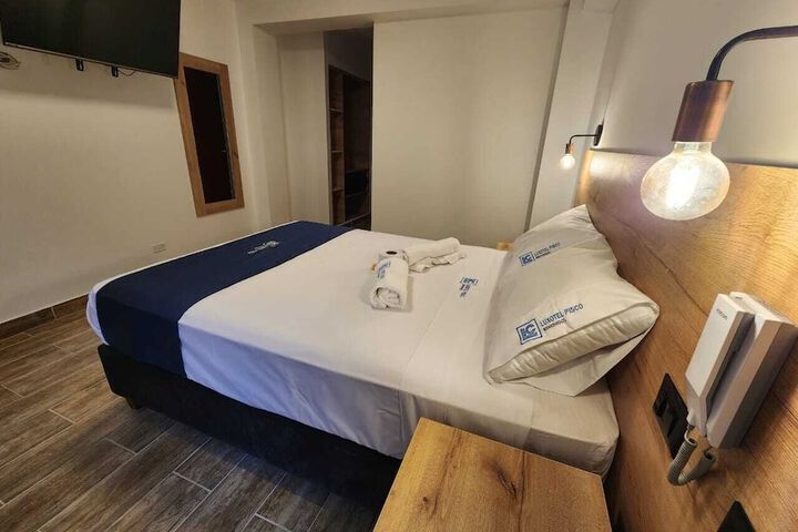 Room 2 of 35