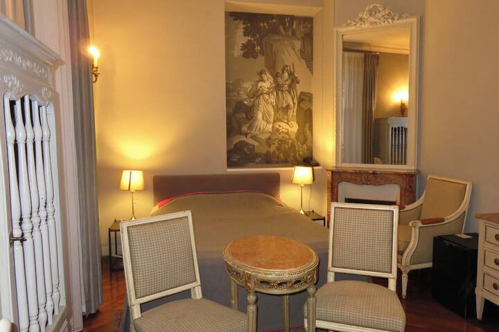 Room 28 of 81