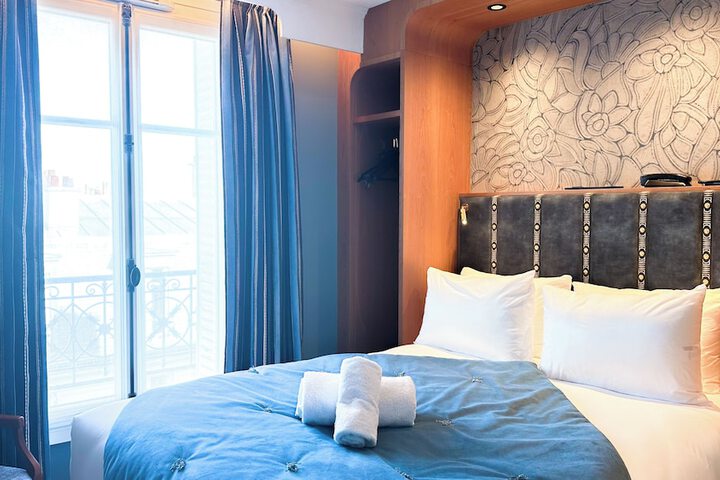 Room 6 of 28