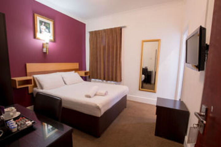 Room 8 of 28