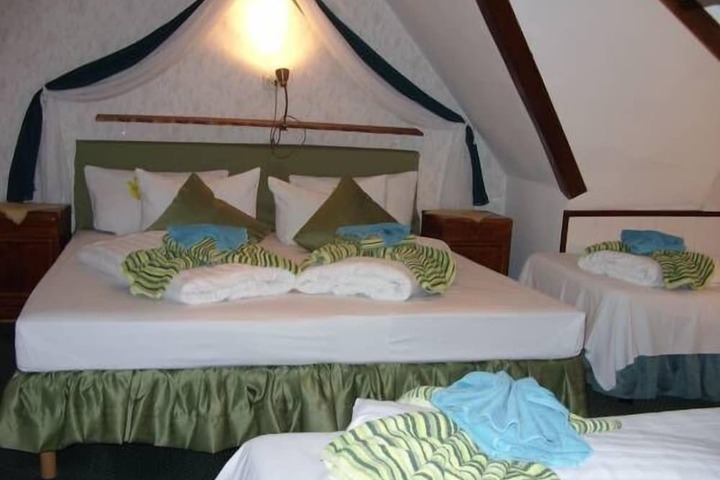 Room 5 of 28