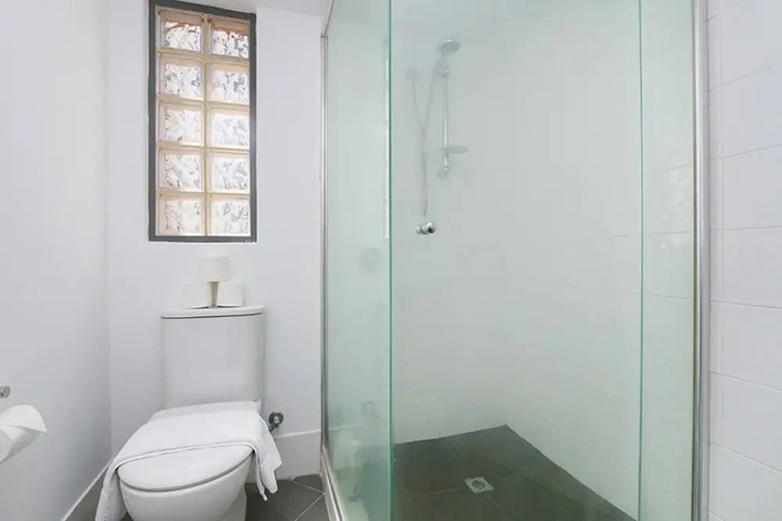 Room 8 of 19