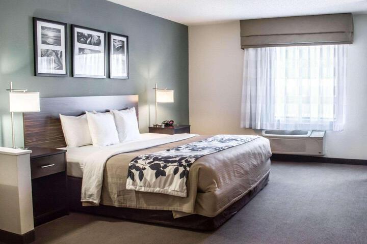 1 King Bed (11 of 16)