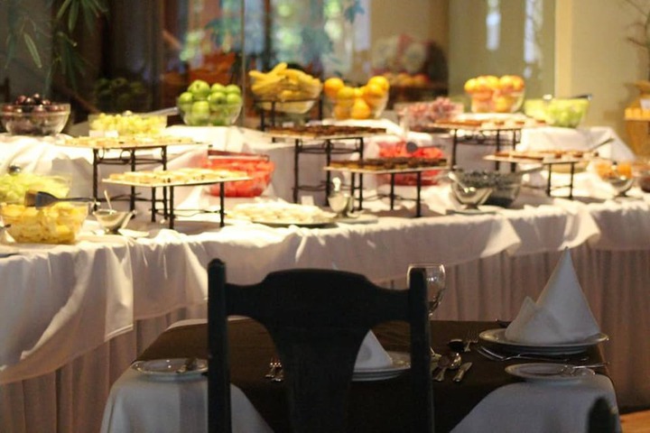 Dining 47 of 53