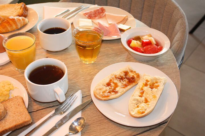 Breakfast/Coffee Service 26 of 43