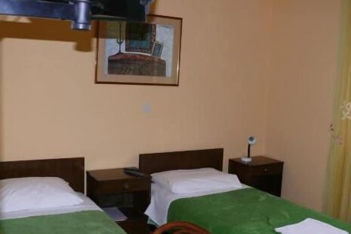 Room 9 of 44