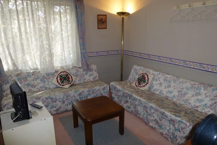 Room 12 of 27